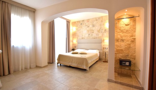 Deluxe Room, Balcony, Partial Sea View