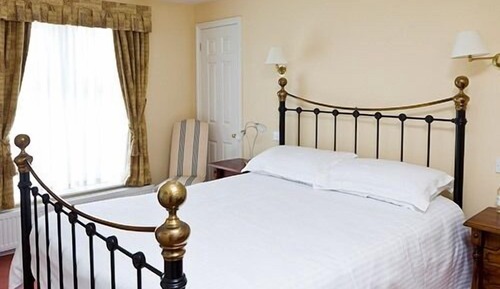 Double Room, Ensuite (Cuckmere - Bedstead)