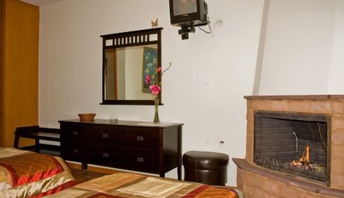 Twin Room, 2 Twin Beds, Fireplace, Mountain View