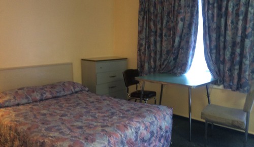 Comfort Room, 1 Queen Bed, Kitchenette
