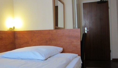 Standard Single Room with shower and shared  toilette