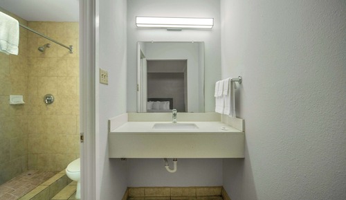 Deluxe Room, 2 Queen Beds, Non Smoking