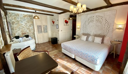 Suite, Accessible, Hot Tub