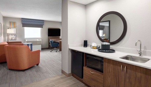 Suite, 1 King Bed, Accessible, Non Smoking
