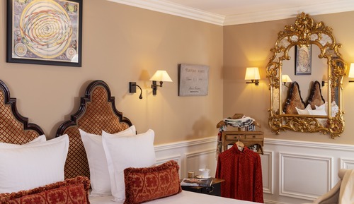 Deluxe Room (Master)