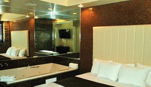 Deluxe Room, 1 King Bed, Jetted Tub