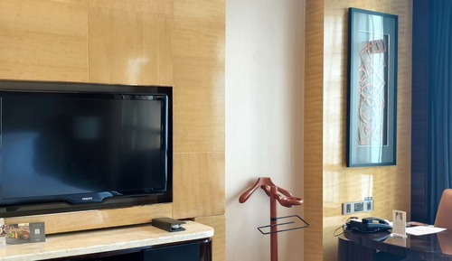 Classic Room, 1 King Bed, Club Lounge Access