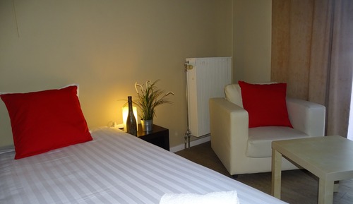 Studio, 1 Twin Bed