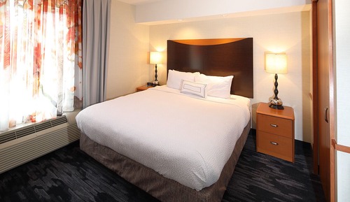 Room, 1 King Bed, Non Smoking (Mobility/Hearing Accessible, Tub)