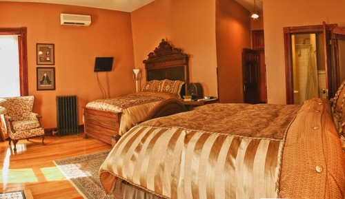 Standard Quadruple Room, Ensuite (Deluxe Double Queen)