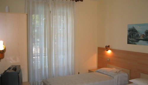 Basic Twin Room