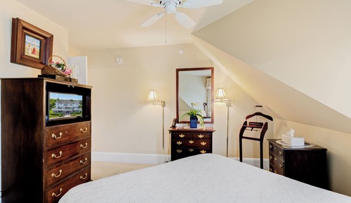 Room, Private Bathroom (Room 15 - Lakeview Suite Max 4 people)