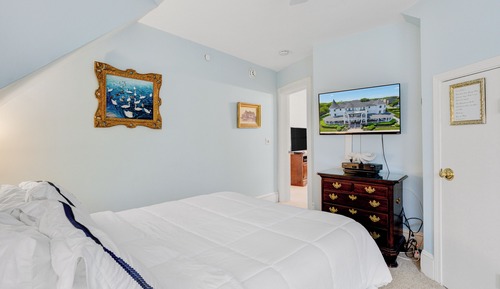Room, Private Bathroom (Room 11 - Lakeview Suite Max 4 people)