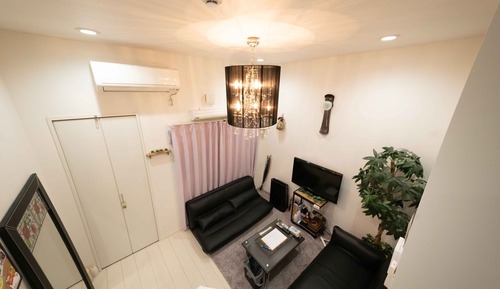 Designer's Apartment - Pet Friendly (Additional Fee)