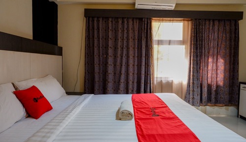 Deluxe Room (Reddoorz)