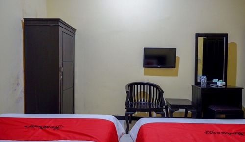 Superior Twin Room (Reddoorz)