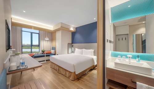Standard Room, 1 King Bed