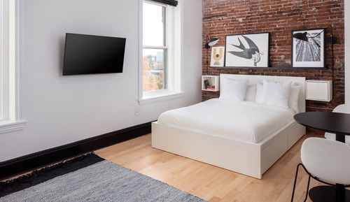 Queen Studio with Kitchenette (Self Check-in with Virtual Front Desk)
