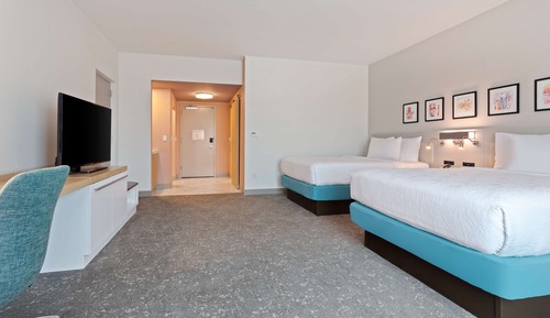 Room, 2 Queen Beds, Accessible, Bathtub