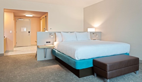 Room, 1 King Bed (Drinks & Snacks)