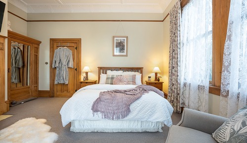 Luxury Room (McSkimmings Suite)