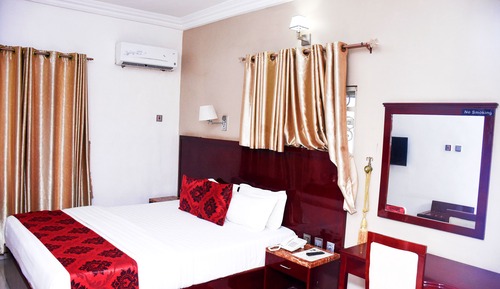 Room (Diplomat)