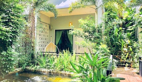 Deluxe Suite Mountain & Pond View Balcony