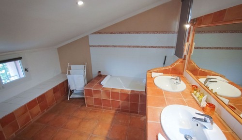 Standard Double Room, Private Bathroom (De Surga)