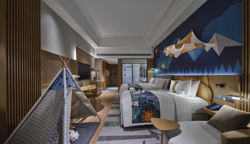 Family Room, 1 King Bed, Balcony