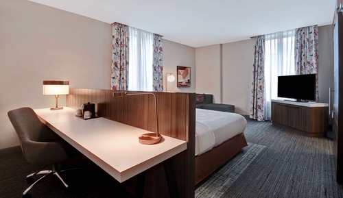 Deluxe Room, 1 King Bed, Accessible (Roll-In Shower)
