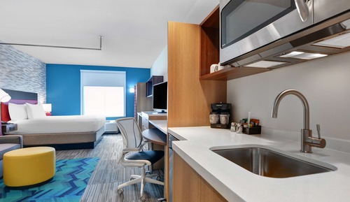 Suite, 1 King Bed, Accessible, Bathtub (Mobility & Hearing)