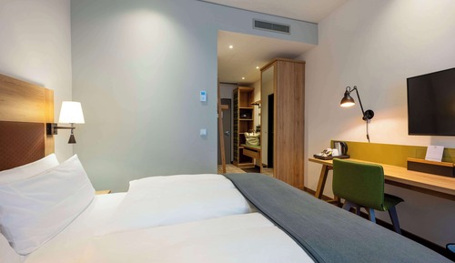 Standard Room, 1 Queen Bed