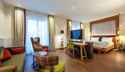 Standard Studio, 1 King Bed, Kitchen (Cozy Sitting Corner)