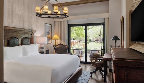 Deluxe Room, 1 King Bed (Mobility Accessible, Roll-In Shower)