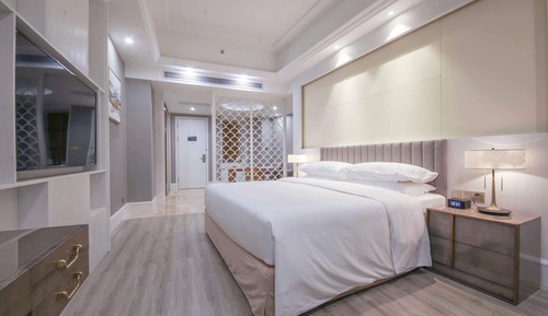 Room, 1 King Bed (High Floor)
