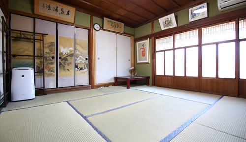 Japanese Room 6 tatami, Shared Bathroom