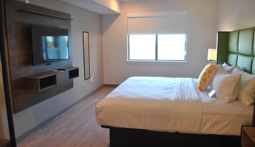 Suite, 1 King Bed, Accessible, Non Smoking (Mobility)