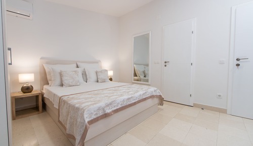 Club Studio, Sea View