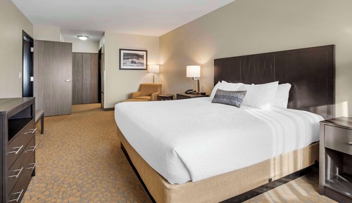Suite, 1 King Bed, Non Smoking, Refrigerator & Microwave