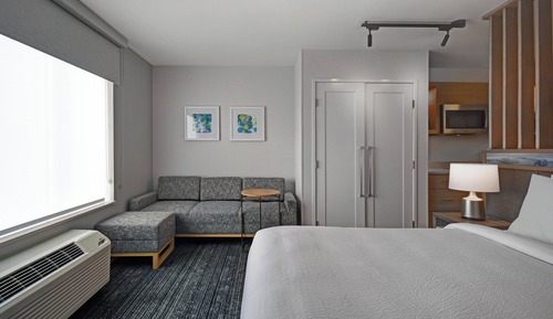 Studio, 1 King Bed with Sofa bed (Mobility/Hearing Accessible, Tub)