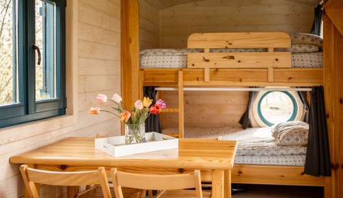 Wooden Caravan (Lou)
