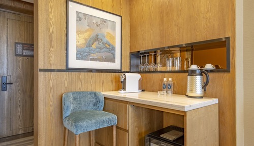 Suite, Lake View