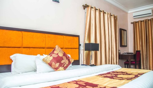 Standard Room, 1 Queen Bed