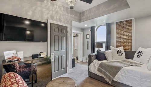 Classic Single Room, 1 Queen Bed, Non Smoking, Courtyard View