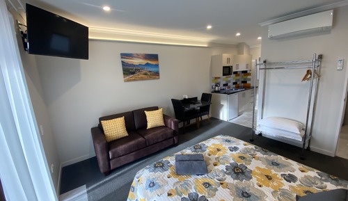 Queen Studio, Accessible