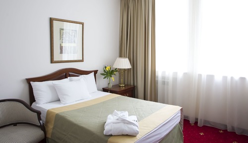 Standard Room, 1 Queen Bed