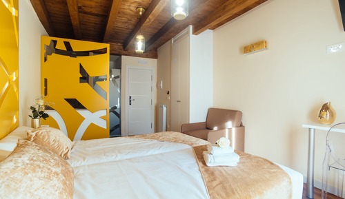 Twin Room (with extra bed)