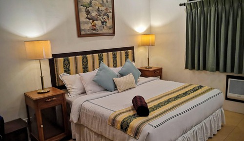 Courtyard King Suite 