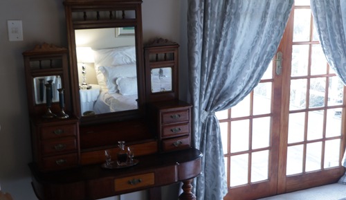 Room, Balcony
