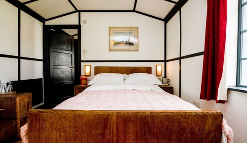 Suite, Garden View, Annex Building (Stirling Suite)
